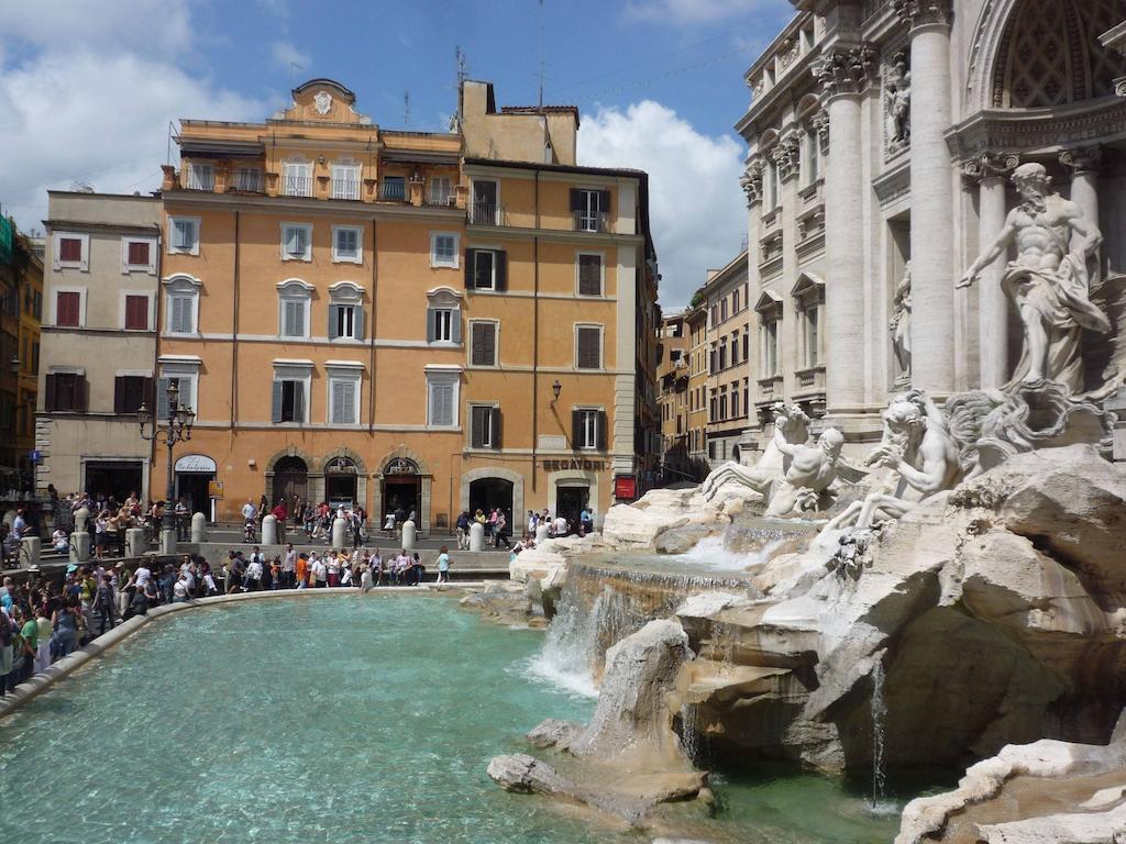 Apartment In Trevi Fouintain View