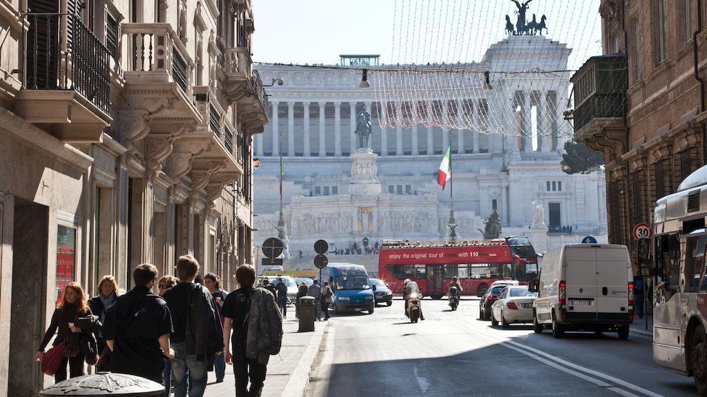 In Trevi Fouintain View Apartment Rom