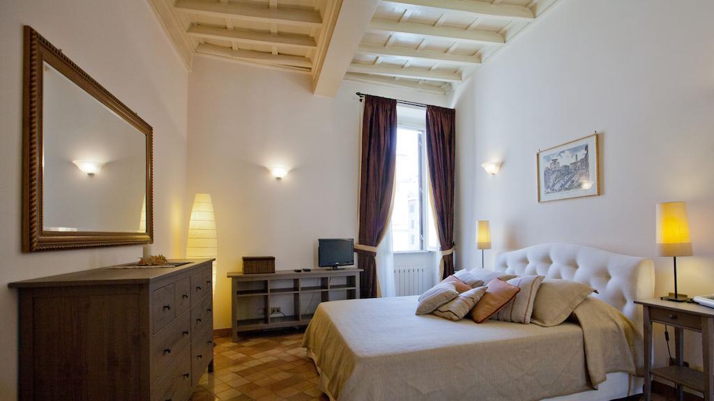 In Trevi Fouintain View Apartment *