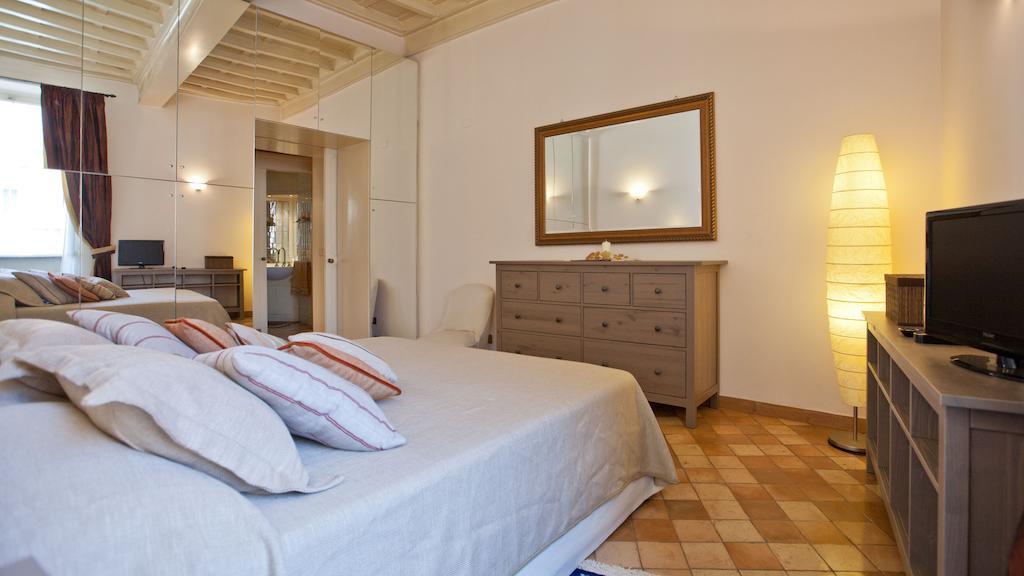 In Trevi Fouintain View Apartment Rom